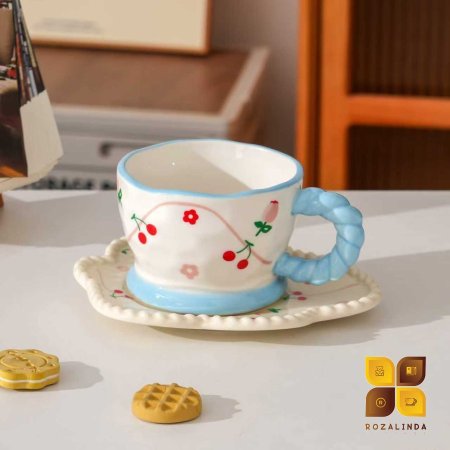 يد حمراء صورة تفاح