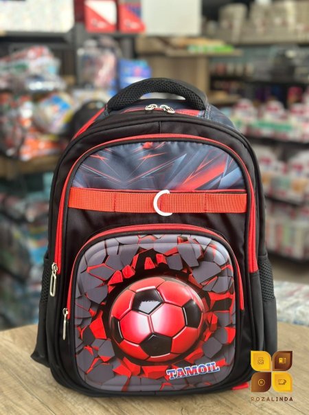 كرة قدة لون احمر